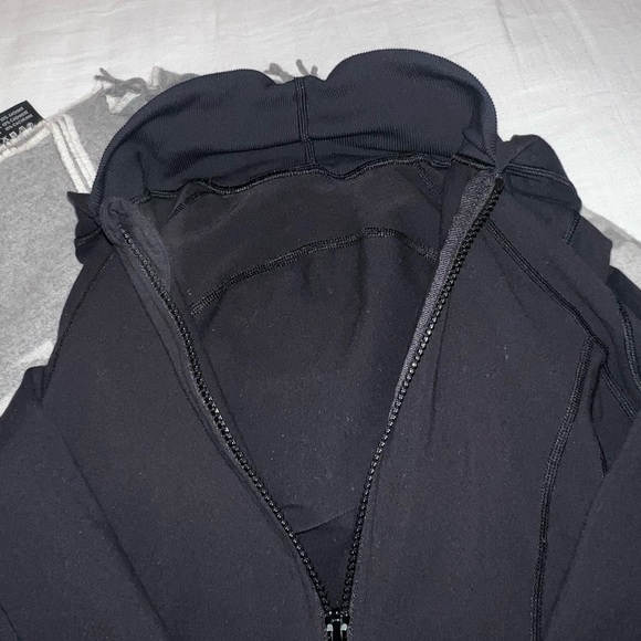 Lululemon og define jacket with hood, size 6 - Picture 8 of 10